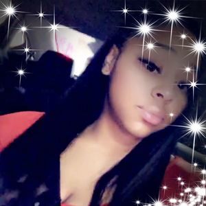 Meet your Posher, Selena